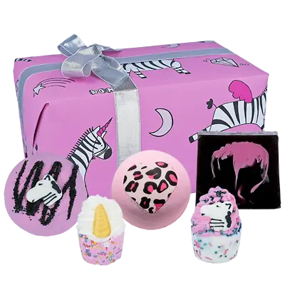 Bomb Cosmetics Christmas Bath Soap Gift Packs | Zebra Crossing + Pop Up Card • £14.99