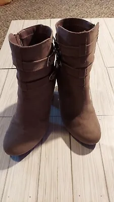 $10 • Buy Women's CHRISTIAN SIRIANO Purple Suede Heeled Boots NWT 8