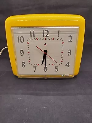 GENERAL ELECTRIC VINTAGE CLOCK MODEL 2H32 YELLOW WORKS Excellent  • $29.99