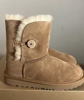 Ugg Kids Bailey Button Ii Boots Chestnut Size 3 Boots 1017400k (authentic) New • $79.99