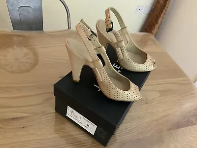 Ladies Jaeger Blush Perforated Shoes Size 6 (39) • £14