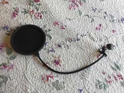 Dual-layered Pop Filter W/ Clip • $4