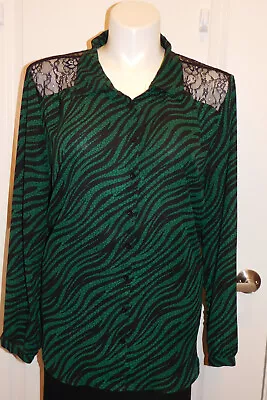 3 3X Torrid Women Plus Size Black Green Print Lace Button Down Chiffon Top EUC • £9.72