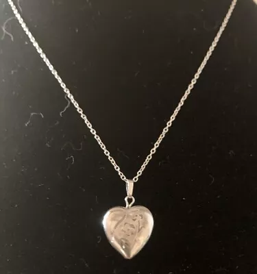 Sterling NR Etched Puffy Heart Locket Necklace Vintage 18” • $19.99