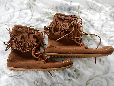 Women's Size 6 (narrow) Minnetonka Tramper Double Fringed Suede Ankle Moccasins • $14.82