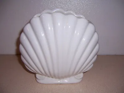 Haeger Pottery 7  Gloss White Scallop Seashell Vase • $19.99