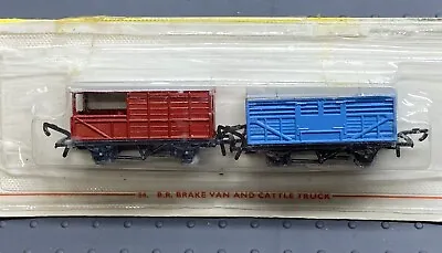 LONE STAR TREBLE-O-LECTRIC No84 BR Brake Van & Cattle Truck • £6