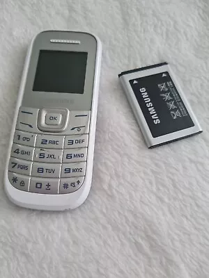 SAMSUNG GT-E1200i White MOBILE PHONE Tesco Locked  • £6.99