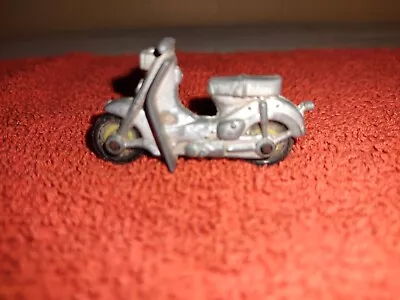 (1) VTG. Diecast VESPA SCOOTER LAMBRETTA Tootsietoy?? Motorbike...  1950's RARE! • $19.99