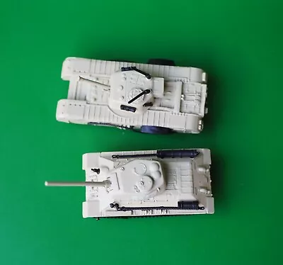 Set Of 2 Motor Max Diecast Tanks = Churchill & T-34 Pre-owned • $25