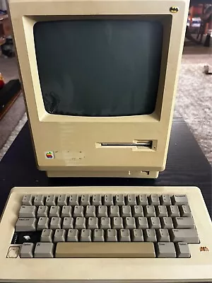 Apple Macintosh 128K M0110 Computer (1984) • $400