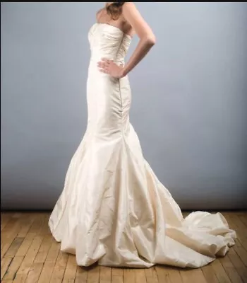 Vera Wang Wedding Dress • $800