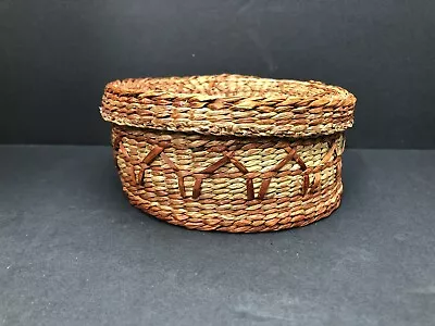 VINTAGE Hand-Woven SWEET GRASS Chinese Wedding Round Small Basket With Lid • $18