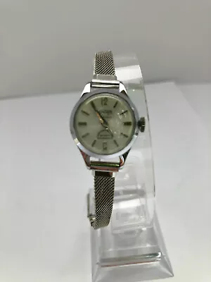 Hilton Ladies Wind Up Vintage Watch 17 Jewels Incabloc 19mm Milanese Band • $10