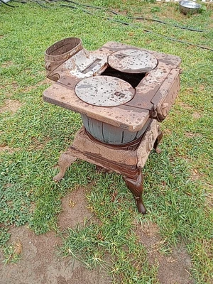 $175 • Buy Price Drop !!!Old Vintage Cast Iron Stove