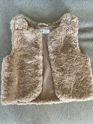 H&M Girls Beige Faux Fur Vest Size 6X/7 EUC • $12