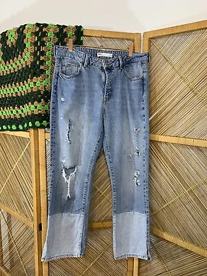 Zara Jeans High Rise Baggie 8 • $18