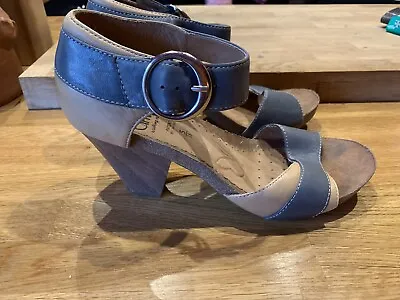 LADIES CAPRICE WALKING ON AIR Blue And Tan LEATHER SHOES /SANDALS UK5 EUR 38 • £17.99