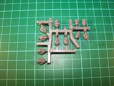 11 Deathwatch Kill Team Heads (bits) • £1.49