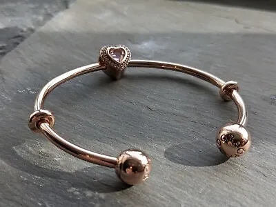 £115 • Buy Pandora Moments Open Bangle 14ct Rose Gold And Heart Charm Set. New!