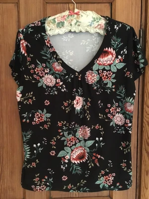 £5 • Buy Poetic Soul Black Floral Print Top Size M Armpit To Armpit 55cm Length 66cm