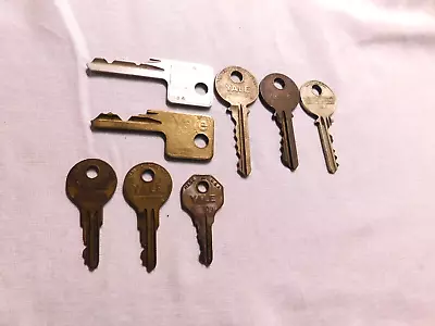 Vintage Keys YALE Lot Of 8 • $10