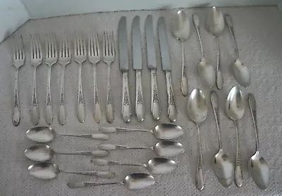 Vintage Wm Rogers & Son IS GARDENIA 1941 Silverware Set 26 Piece • $19.99