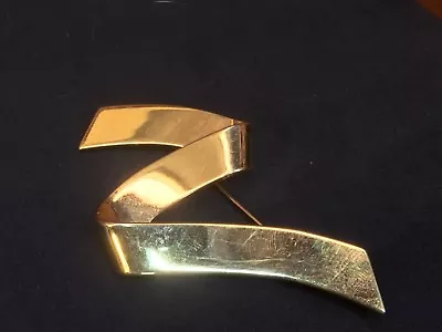 Vintage Monet Signed Gold Tone Ribbon Pin Brooch Costume Fashion Jewelry • $8.99