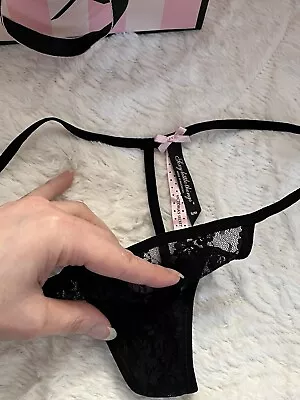 NEW Vtg VICTORIA’S SECRET SEXY LITTLE THINGS Itsy Lace V String Thong S/M 2008 • $22.99