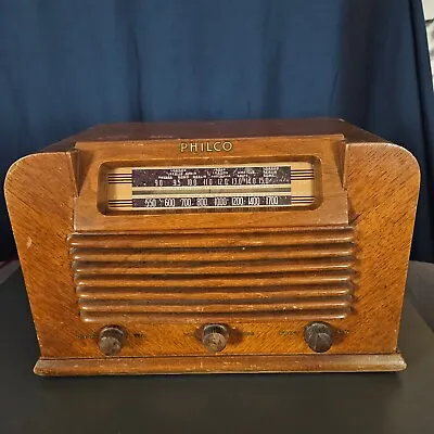 Vintage Philco Model 42-322 Tube Radio Wood Cabinet AM/SW – Powers On! • $70