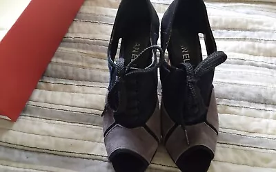 Vaneli Womens Shoes Size 4m • $25