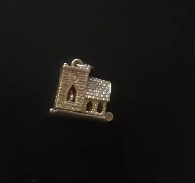 9ct Gold Vintage Charm Small Opening Church Vintage 2.98g Wedding • £114
