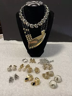 13 Piece Trifari Jewelry Lot • $10.50