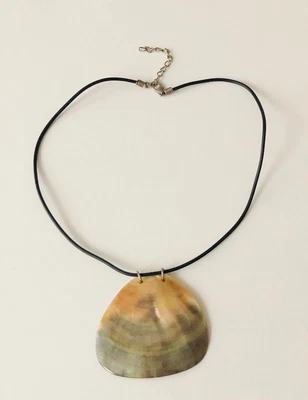 £0.99 • Buy Grey Beige Shell Pendant In Cord Necklace