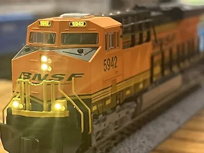 N Scale Kato ES44AC Locomotive W/Dcc BNSF Road #5942 (176-8906) • $159.99