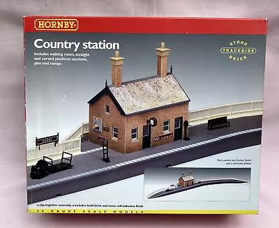 Hornby 00gauge Country Station • £15.99