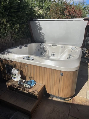 £3750 • Buy Jacuzzi J335 Hot Tub With Cover And Steps