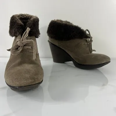 B Makowsky Nellie Brown Suede Wedge Ankle Boot Bootie Faux Fur Trim 7.5W Lace Up • $15