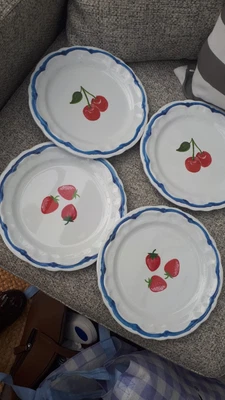 £3.99 • Buy Set Of 4 NEXT Melamine Picnic Plates With Cherry And Strawberry Design