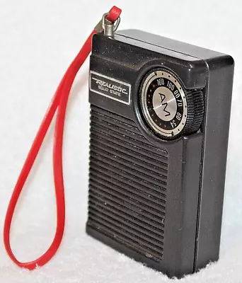 1972 Vintage REALISTIC SOLID STATE AM TRANSISTOR RADIO~Radio Shack~Works Well • $35