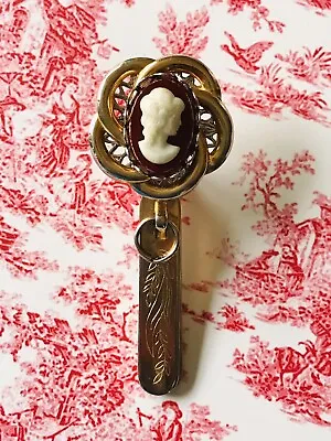 VTG Key Chain Kings Cameo Key Finder L.A. CA Ring Clip On Goldstone Leaf Scroll  • $35