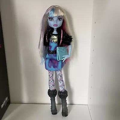 Monster High Picture Day Abbey Bominable Doll - Comes With Backpack Check Desc. • $23