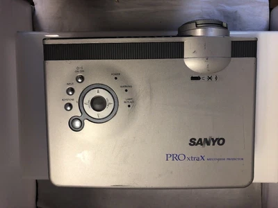 £25 • Buy SANYO PRO XtraX  PLC-XU50  Projector ***** FAULTY FOR SPARES OR REPAIR *****