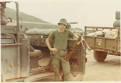 Vietnam PHOTO- Army GI W/176TH ASSAULT HELICOPTER CO At CHU LAI - I CORPS AO #18 • $6.50