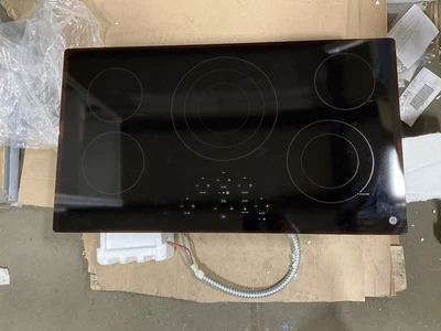 $550 • Buy GE JP5036DJBB 36  Black 5 Element Radiant Electric Cooktop (READ)