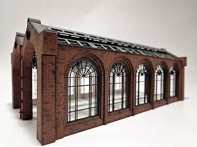 00  Gauge Cheltenham 2 Lane Engine Shed • £28