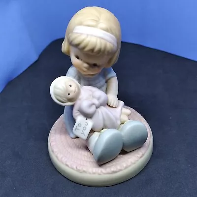 Enesco Memories Of Yesterday  1995   Wrapped In Love And Happiness   Figurine • $9.03