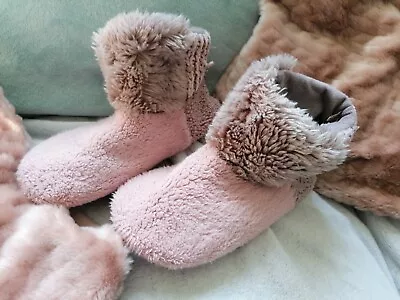£5 • Buy Ladies Next Pink Slippers Boots Size M