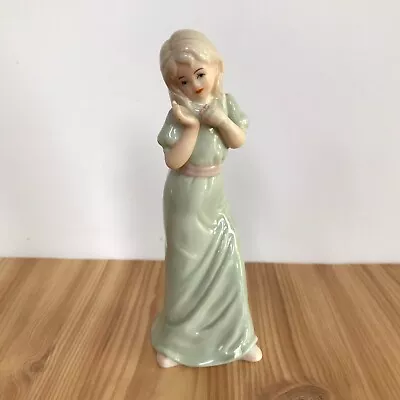 £12 • Buy SBL Regal House Collection Figurine - Girl With Flower Pale Green And Pink 13cm