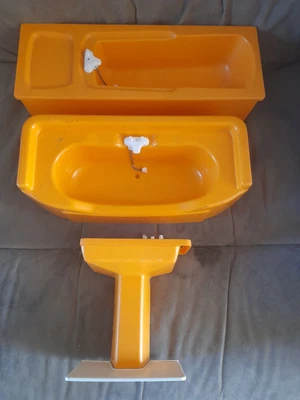 £10 • Buy Vintage Sindy Baths